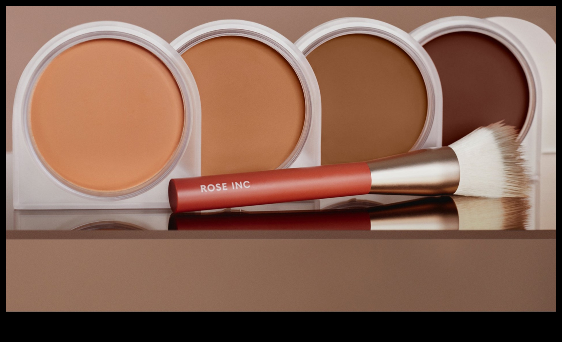 Bronzer Essentials Βρείτε τις τέλειες αποχρώσεις για να σμιλέψετε το πρόσωπό σας 4 Bronzer Essentials: Must-Have Αποχρώσεις για άψογο περίγραμμα