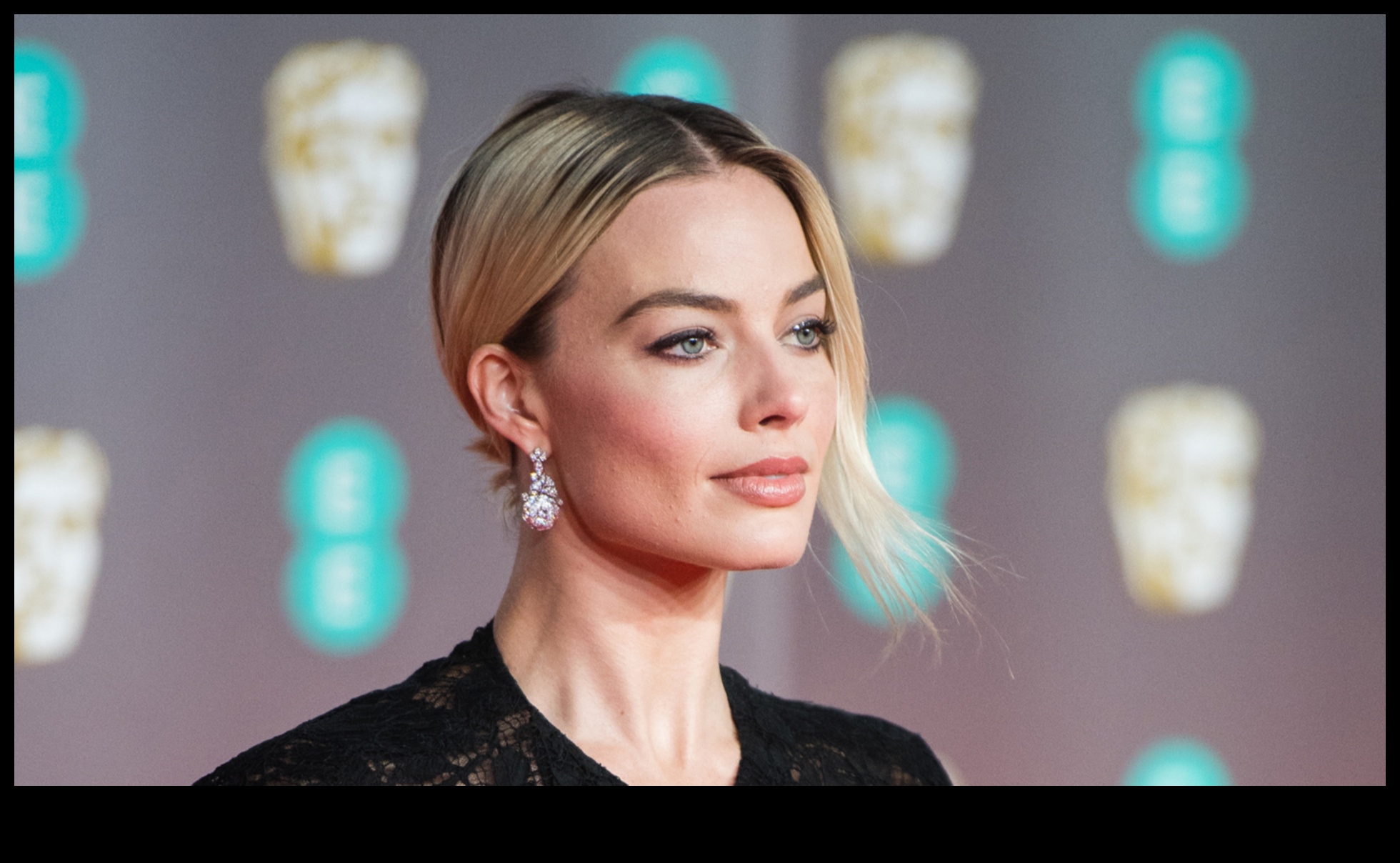 Μυστικά διασημοτήτων: Πώς οι A-Listers επιτυγχάνουν ένα φυσικό μακιγιάζ στο κόκκινο χαλί